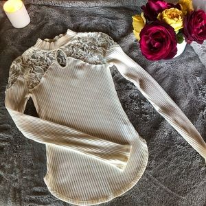 Free People Turtleneck sweater (NEVER WORN)